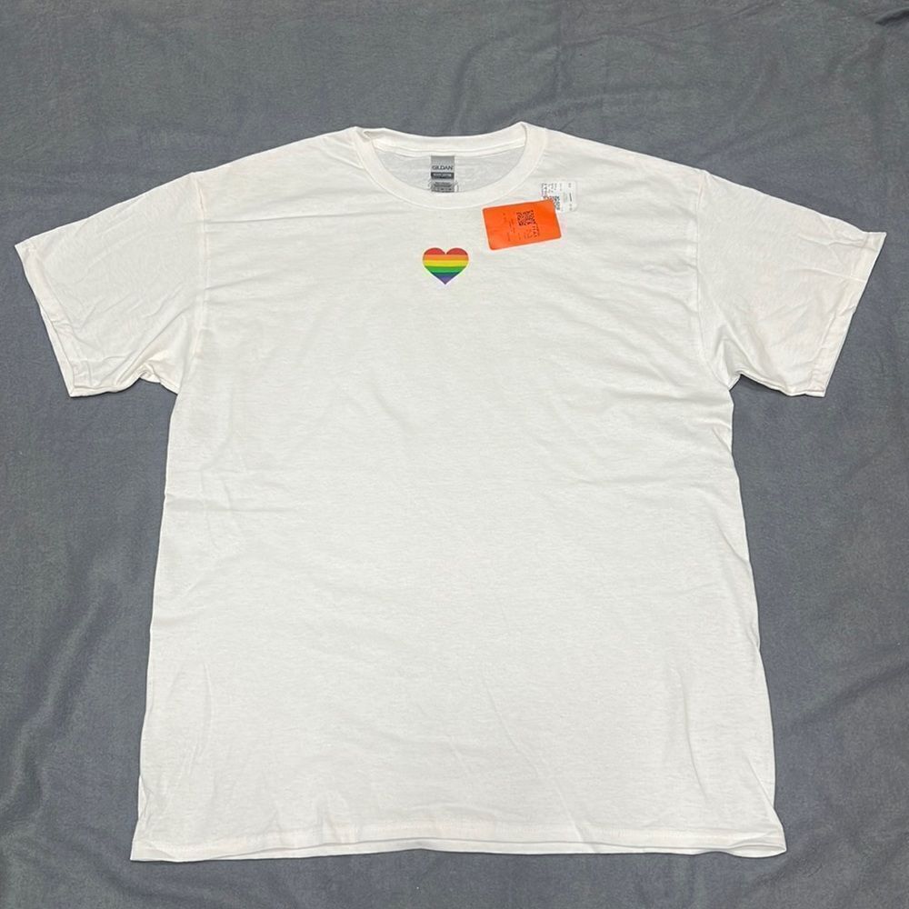 Men’s White Rainbow Heart Graphic Tee Size Large